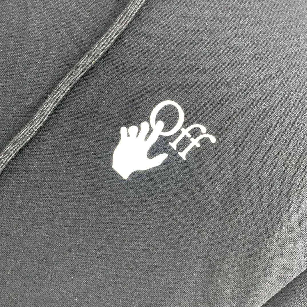 [New] Top tested version OFF-WHITE OW Caravaggio's classic religious male and female couple star's same style pure cotton hooded sweatshirt. This short-sleeved one is made of 460g double-ply double-yarn terry fabric. The front and back printing is with thermoset ink and digital direct injection technology, which is clear, delicate and perfectly restored. This black and white religion is not at the same level of difficulty as the 21 color religions. You should know that color graffiti can use multiple colors to present a three-dimensional sense of the picture, but the black and white version cannot. Because there are only black and white, only the transition between black and white can bring out the three-dimensionality of the picture, just like a sketch. In terms of color scanning, multiple manual adjustments are required, and the direct inkjet head also needs to be debugged. If these delicate tasks are not done, it is impossible to restore the essence of ZP. Only when the color transition is smooth can you make a good print. Coupled with the original fabric + a new custom-woven collar label, it can be called the top version. Size: XS-L Color; Black P:390